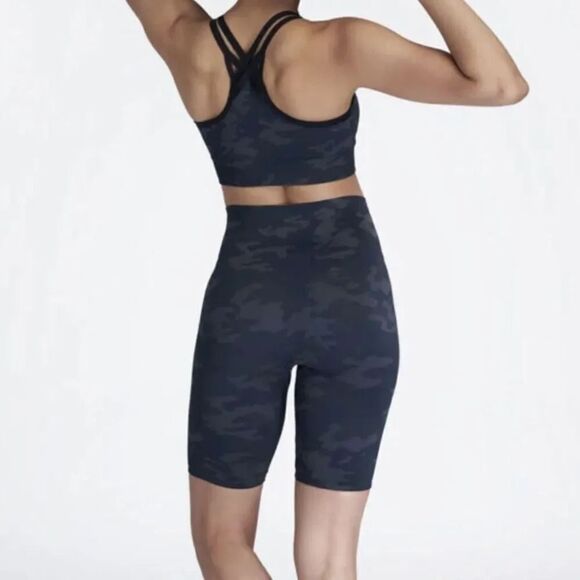 Spanx Black Camo Look At Me Now Seamless Bike Shorts Large NWT - Picture 7 of 12